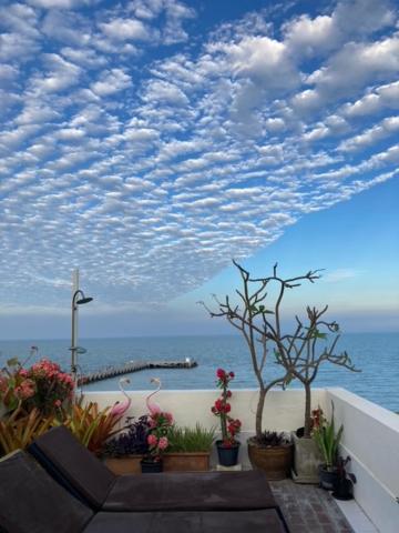 Pierview Rooms Hua Hin Bagian luar foto